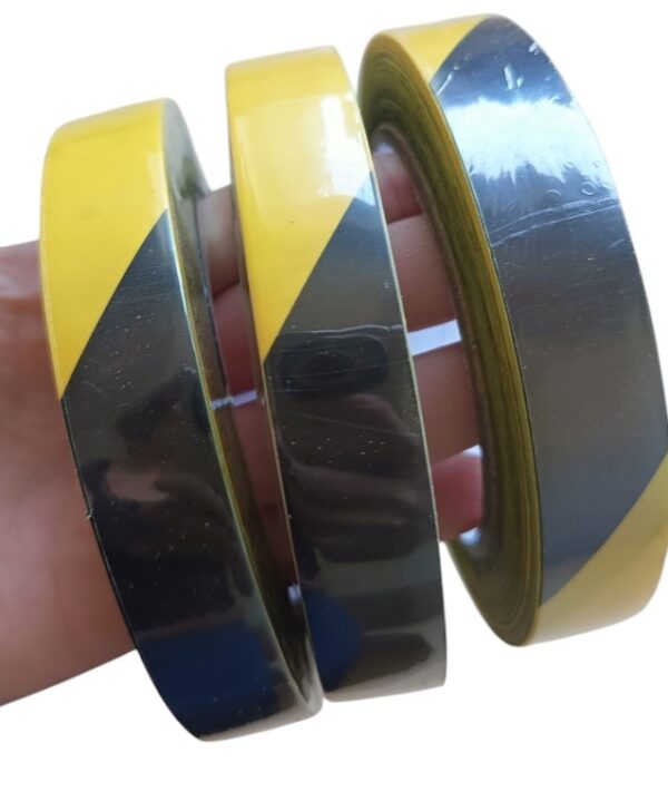 Taśma oznaczeniowa pcv żółto-czarna 25mm/33m winylowa, klejąca, nieodblaskowa